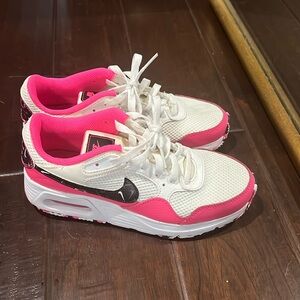 Pink/black Nike AirMax sz 6